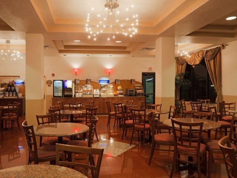Country Inn & Suites By Radisson, Rj Stadium - Tampa Airport East エクステリア 写真